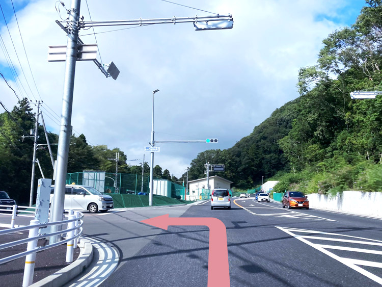 『有馬口トンネル北』の信号を左折します。